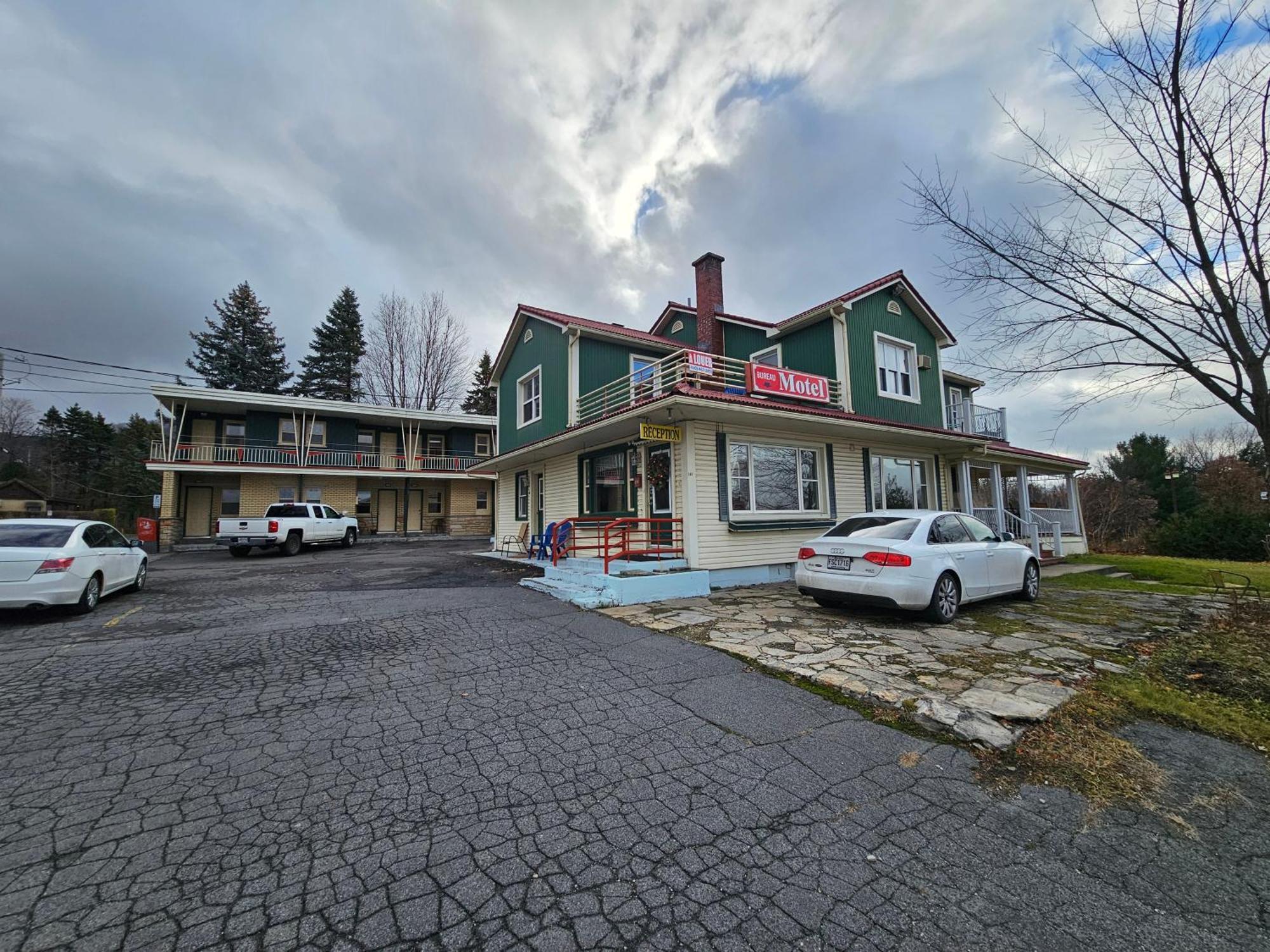 Motel Saint-Hilaire Mont-Saint-Hilaire Buitenkant foto